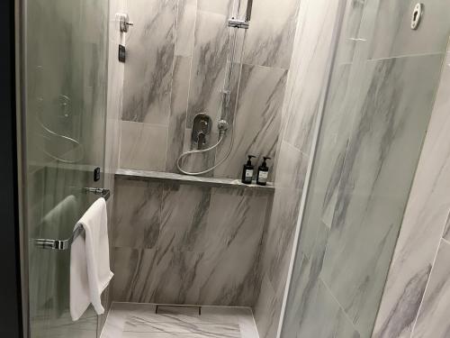 a bathroom with a shower with a glass door at Tuke China Hotel Shanghai Hongqiao Airport in Shanghai