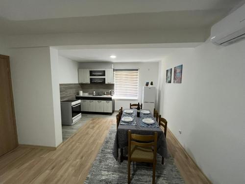 Apartman 4Mにあるキッチンまたは簡易キッチン