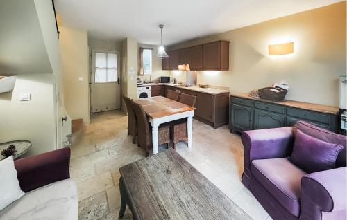 Η κουζίνα ή μικρή κουζίνα στο Stunning Home In Saint-Laurent-De-La-Cabrerisse