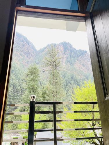 Ein allgemeiner Bergblick oder ein Berglick von der Pension aus