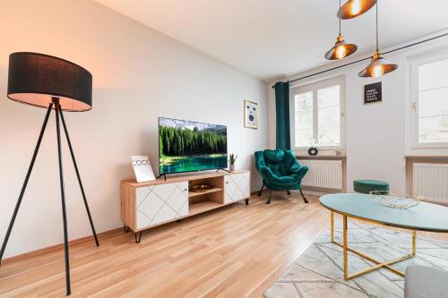 a living room with a tv and a table at Perfect for 6 guests Kitchen Parking Netflix in Wuppertal