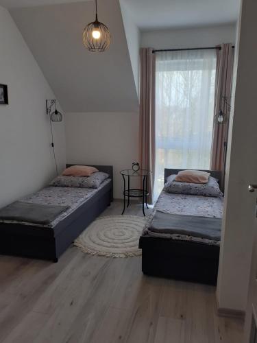 Posteľ alebo postele v izbe v ubytovaní Apartament w Starym Młynie