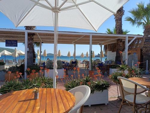 Restaurace v ubytování UzHan Beach Hotel