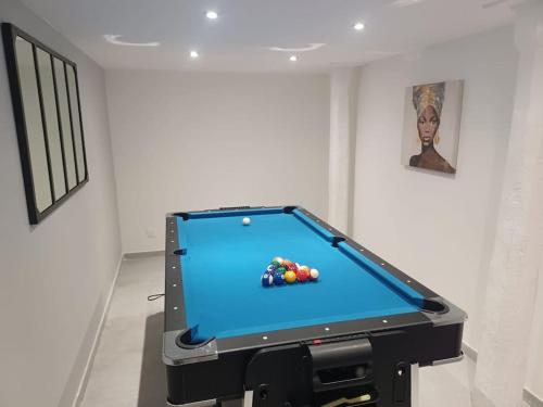 Τραπέζι μπιλιάρδου στο Appartement Jacuzzi /billard