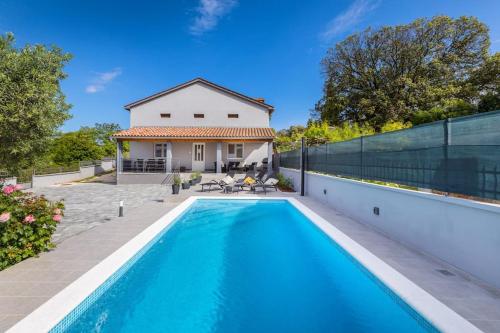 House Katarina Private Heated Swimming Pool