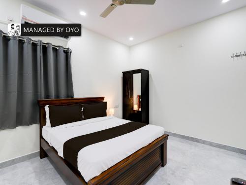 מיטה או מיטות בחדר ב-Collection O MG Elite Vanasthalipuram