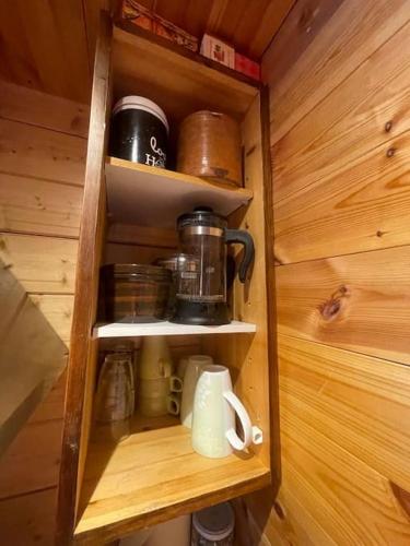 the off grid wilderness cabinsにあるコーヒーまたはお茶