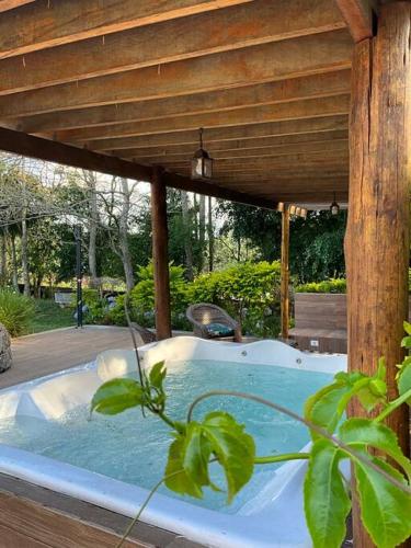 Jardín al aire libre en Chácara dos Sonhos com Piscina e Hidromassagem