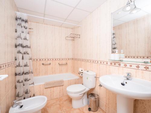Kúpeľňa v ubytovaní Apartamentos El Calón Playa