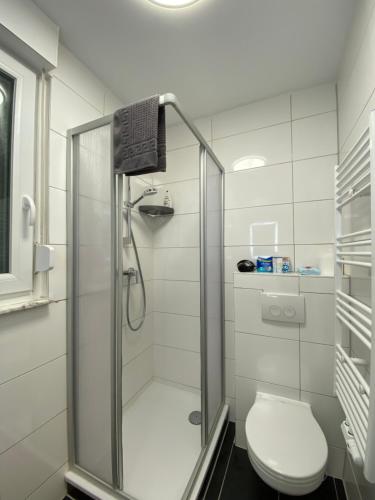 Rudi Homes Essen #1 tesisinde bir banyo