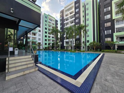 Manhattan Condominium - Jalan Pasir Puteh - Ipohの敷地内または近くにあるプール