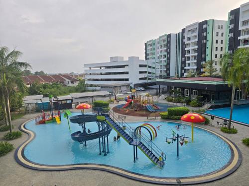 Manhattan Condominium - Jalan Pasir Puteh - Ipohの敷地内または近くにあるプール