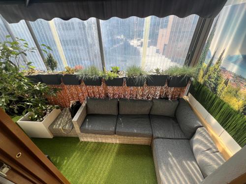 Imagen de la galería de Green terrace aircondition downtown metro C Budějovická, en Praga