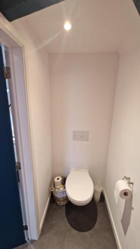 a small bathroom with a toilet in a room at Le Tiyou in Spa
