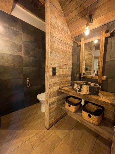 Bilik mandi di LE RELAIS DES CALECHES - La Chaleureuse