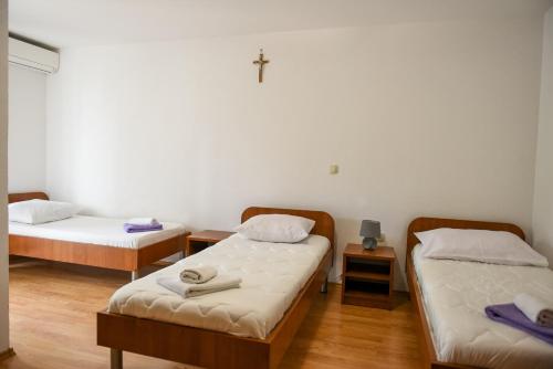 Postel nebo postele na pokoji v ubytování Apartments and rooms Mara i Pavo Medjugorje