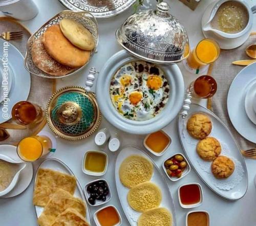 Opcions d'esmorzar disponibles a Merzouga Memories Luxury Camp