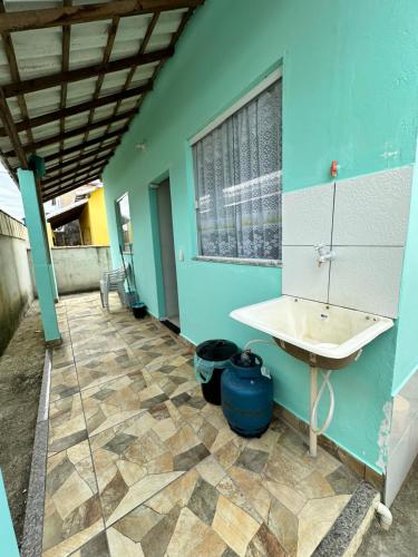 a bathroom with a sink and a tiled floor at Casa Maresia in Saquarema