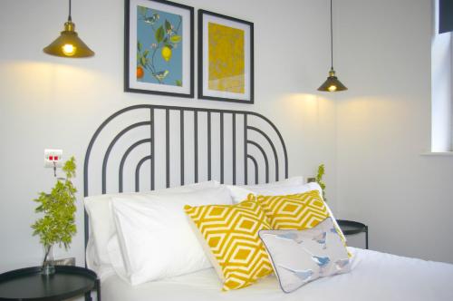 Postel nebo postele na pokoji v ubytování Stunning 1 Bed Apt in Ripon centre - FREE PARKING - Yorkshire Accommodates
