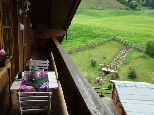 a table on a balcony with a view of a field at Apartment in den bayerischen Alpen, für Naturliebhaber in Schneizlreuth