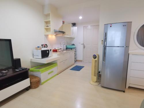 Η κουζίνα ή μικρή κουζίνα στο The Beach Bangsaen Condo Sea View Room 327-62 Floor 7