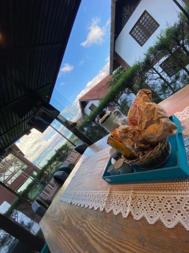 a plate of food sitting on top of a table at Chalé Charmoso em Bananeiras no condomínio exclusivo Serra Nevada in Bananeiras