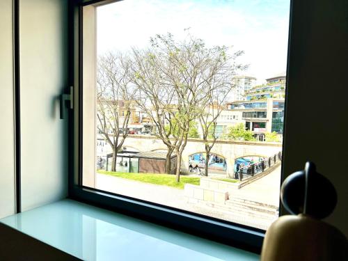 a window with a view of a street at RIACENTRUM - Smart Residence in Aveiro