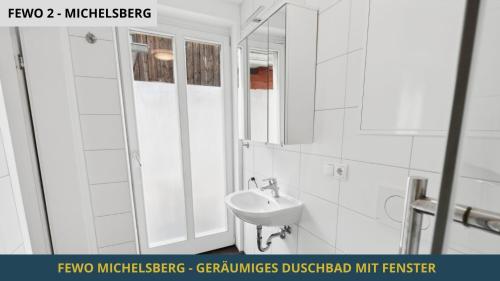 Ванная комната в NEU KapApart15 - 6 schöne FeWos mit Einbauküche, Bad und Balkon in der Altstadt auf Bambergs Insel