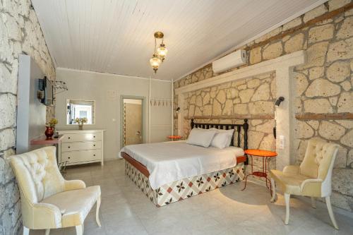 A bed or beds in a room at Deruni Ilıca