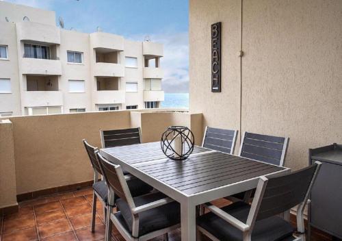 Estepona Port Apartment - Sea Views, Sleeps 6