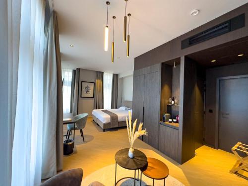a hotel room with a bed and a table at Hotel Villa Select in De Panne
