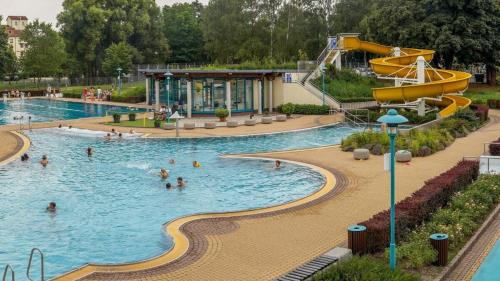 Bazén v ubytování City Apartment Bischofswerda Holliday and Work nebo v jeho okolí