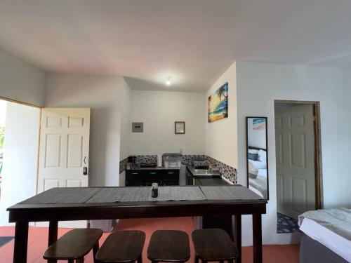 a kitchen with a table and chairs in a room at Keona Beach in La Libertad