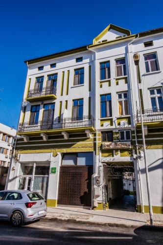 JMR Royal -Luxury Rooms & Private Sauna — Property building