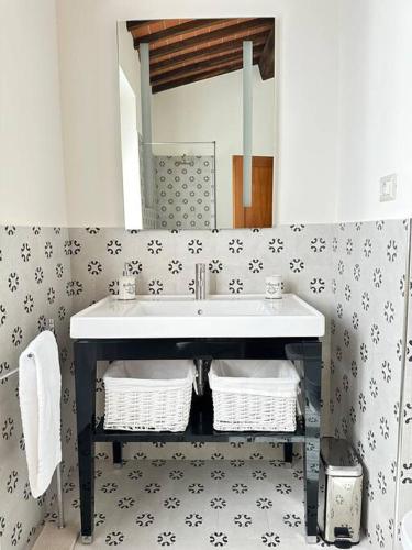 a bathroom with a sink and a mirror at Casa il Cipresso in Castelnuovo Berardenga