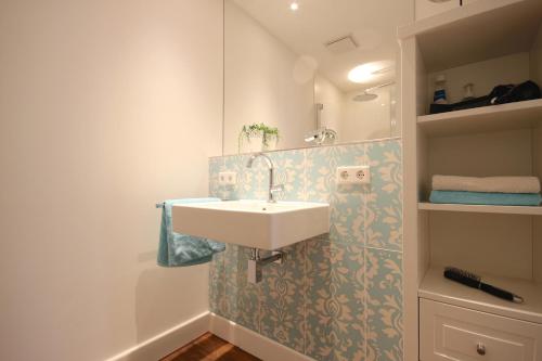 a bathroom with a sink and a shower at Haus Anna - Wohnung 3 in Wangerooge