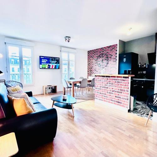 a living room with a couch and a table at Cosy Apartment Carré Elysée Serris in Serris