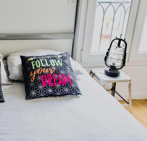 A bed or beds in a room at Cosy Apartment Carré Elysée Serris