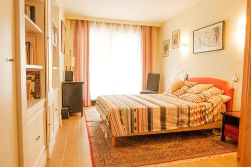 Кровать или кровати в номере Appartement standing avec 2 chambres et balcon