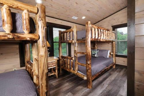 a bedroom with two bunk beds in a log cabin at Majestic Pines Lodge in Sevierville