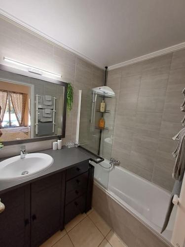 Photo de la galerie de l'établissement Location de Vacances T2 RDC, à Vallauris