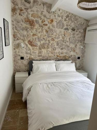 STRELIZIA - New central old Antibes for 4 AC
