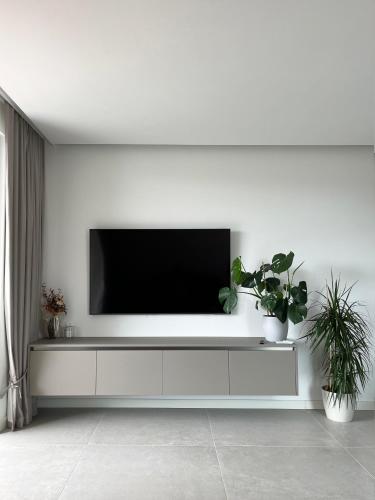 TV a/nebo společenská místnost v ubytování Serenity Delight Accommodation