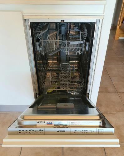 an oven with a dishwasher with dishes in it at L'escapade Côte Bleue vue mer panoramique in Sausset-les-Pins