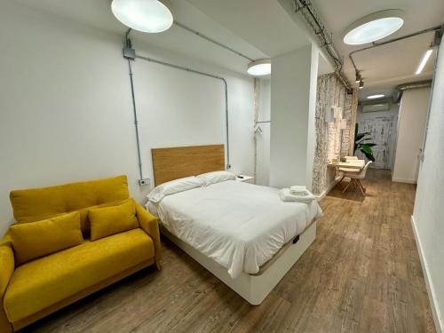 Ένα ή περισσότερα κρεβάτια σε δωμάτιο στο Apartamentos Carolina by gaiarooms