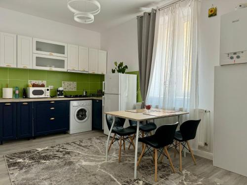 Ely`s Place tesisinde mutfak veya mini mutfak