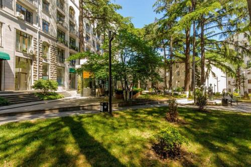 Zahrada ubytování Freedom Square Apartment