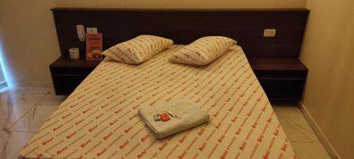 En eller flere senger på et rom på Hotel Patriarca