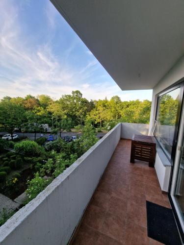 a balcony with a table and a view of trees at Apartment Darmstadt Mitte in Darmstadt