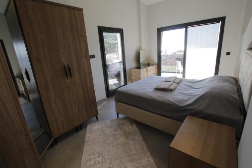 Łóżko lub łóżka w pokoju w obiekcie Marin Villaları Villa-2